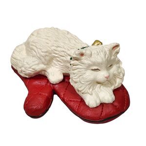 Hallmark Keepsake Ornament 1995 Cat Naps Clip-On Christmas White Fluffy Kitty